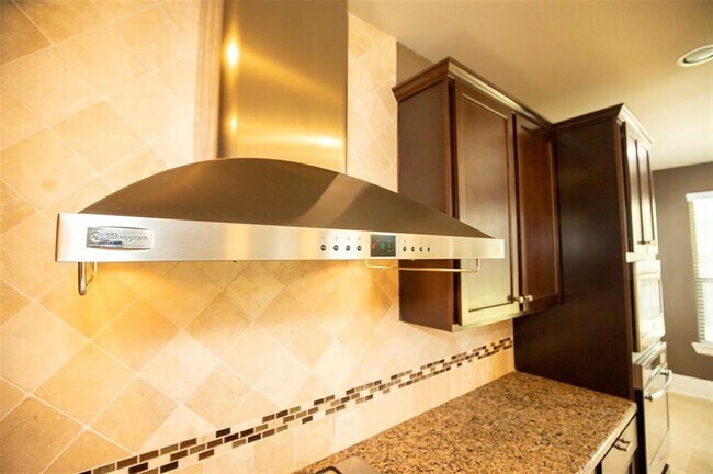 Building Photo - 21325 Kings Guild Ln
