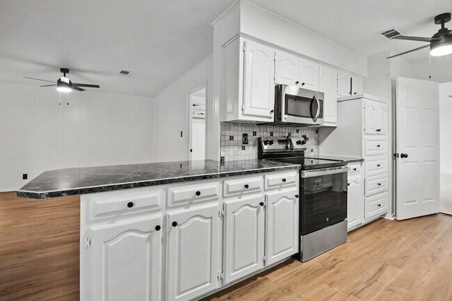 Building Photo - 3407 Tipps Dr