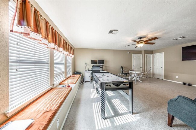 Building Photo - 2938 Royal Oaks Crest