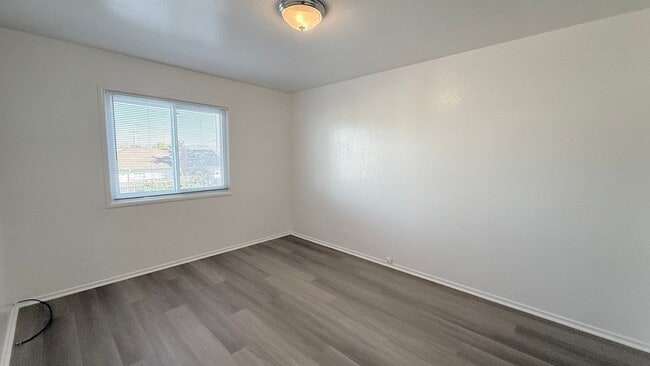 Building Photo - 922 Fargo Ave