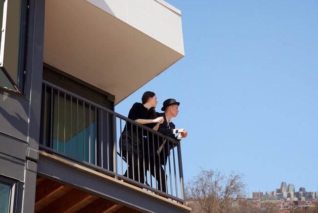 Building Photo - Signal Hill Studios