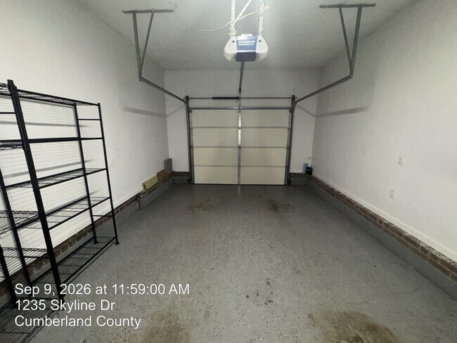 Building Photo - 1235 Skyline Dr