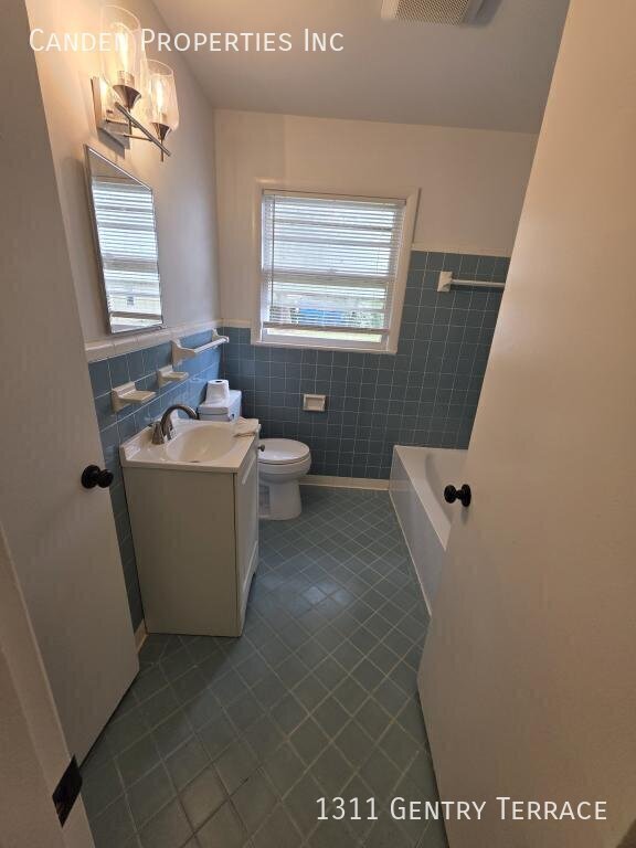 Building Photo - 1311 Gentry Terrace