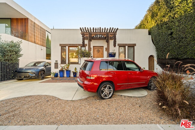 Building Photo - 545 Norwich Dr