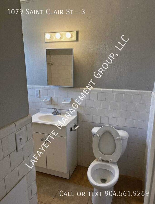 Building Photo - 1079 St Clair St