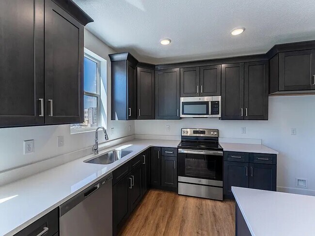 Building Photo - 8362 S Iris Lumi Ln