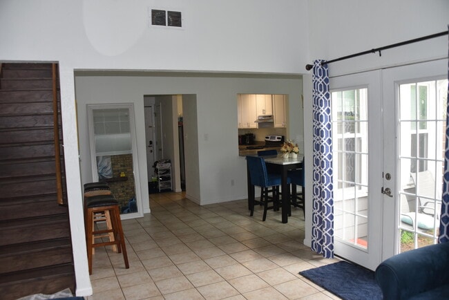 Building Photo - 650 W Tharpe St