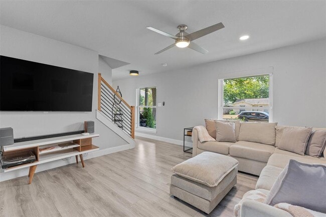 Building Photo - 3112 Val Dr