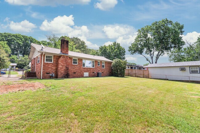 Building Photo - 3 Bedroom Home in South Charlotte