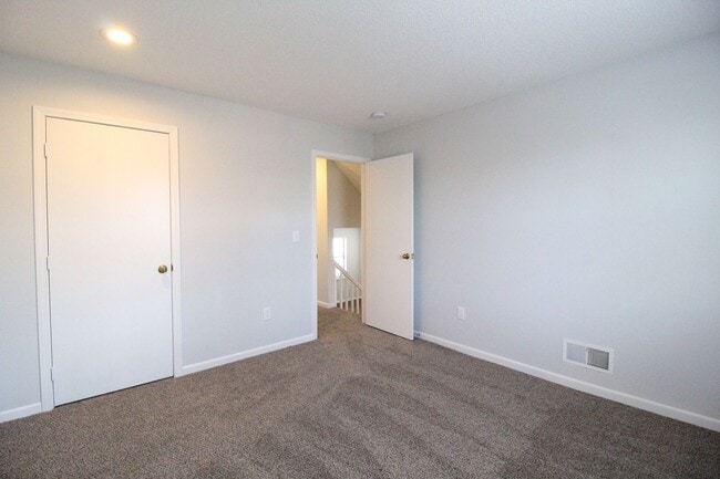 Building Photo - February FREE On This Updated 3 Bedroom 2 Bath Duplex in Olathe