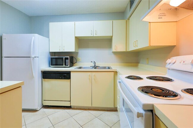 Building Photo - 345 Forestway Cir