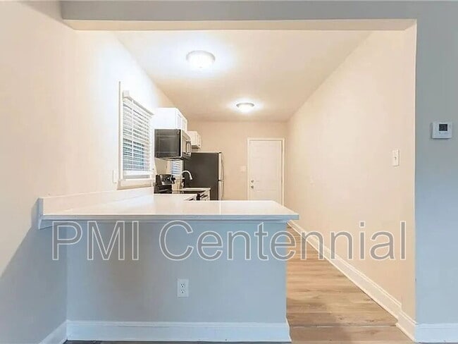 Building Photo - 1760 Spring Ave