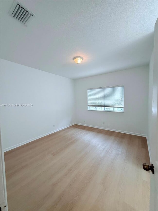 Building Photo - 102 S Santa Catalina Cir