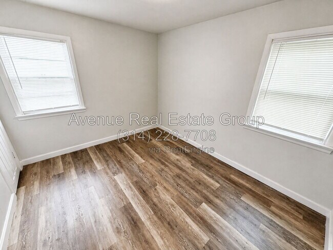 Building Photo - 830 Loekes Dr