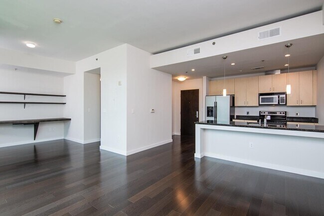 Building Photo - Beautiful Studio Condo In The Adelicia