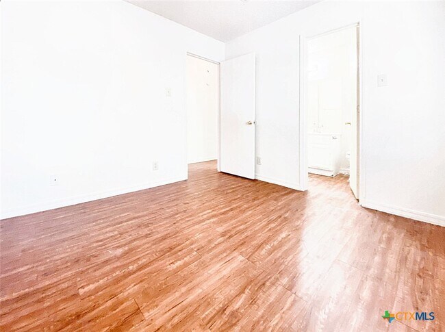 Building Photo - 109 Hughson Dr