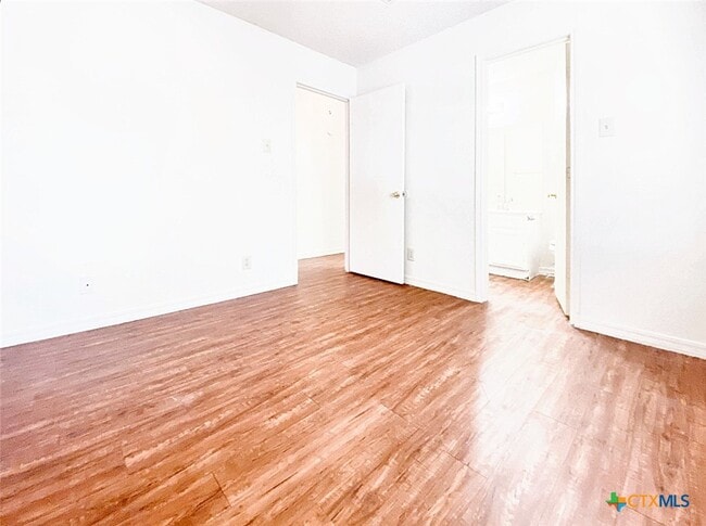 Building Photo - 111 Hughson Ct