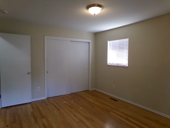Building Photo - 1132 Ponderosa Dr