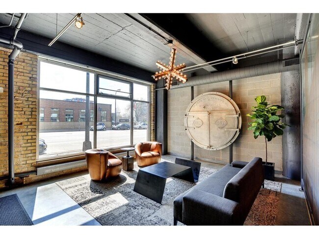 Building Photo - 700 N Washington Ave