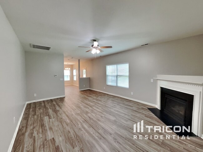 Building Photo - 570 Clear Meadow Dr
