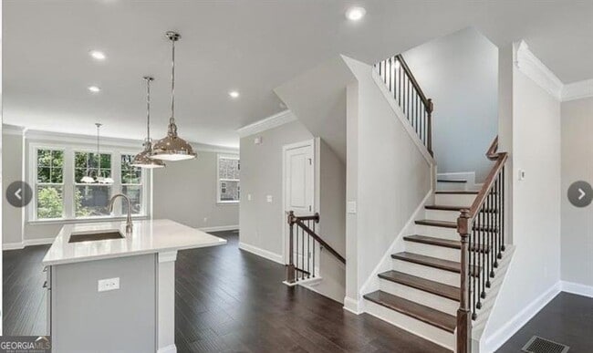 Building Photo - 1323 Harris Way S