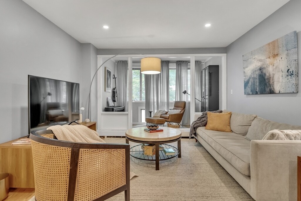 Building Photo - 38 Juniper St