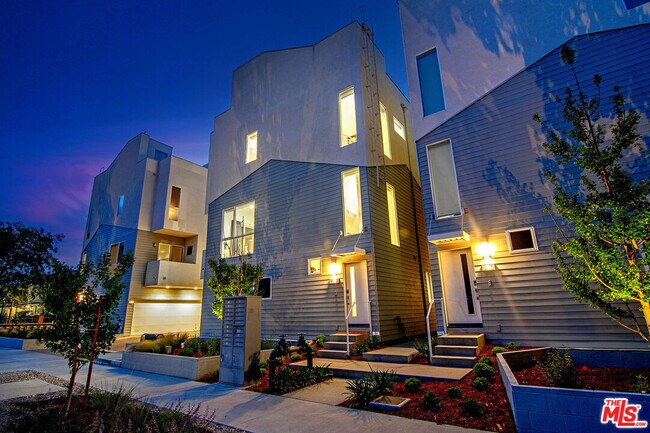 Building Photo - 10909 1/2 Otsego St