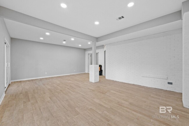 Building Photo - 18618 Twin Beech Rd S