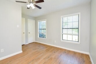 Building Photo - 5405 Southlea St