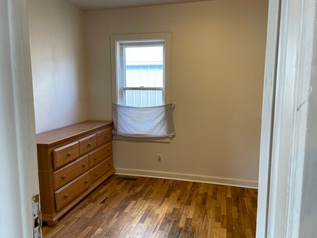 Building Photo - 527 Saint Johns Ave