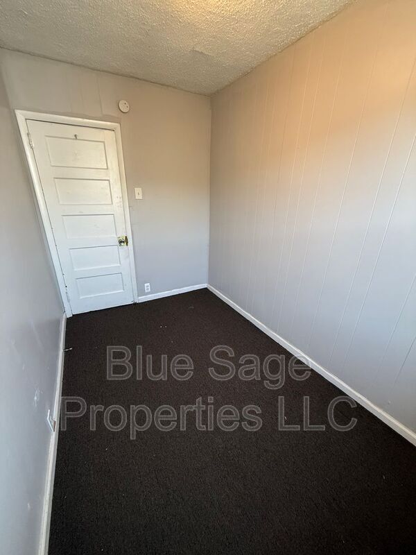 Building Photo - 7139 Greenwood Ave