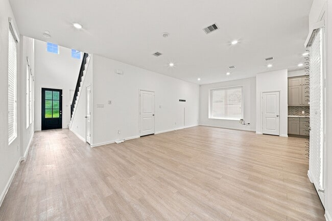 Building Photo - 4926 Chester Lk Ln