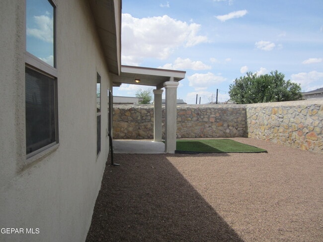 Building Photo - 323 Malta St