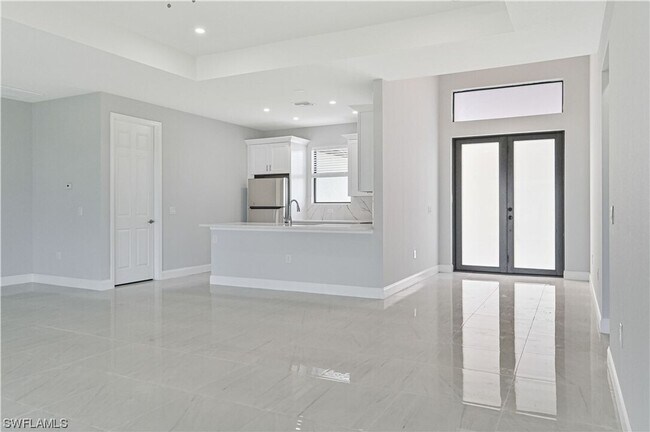 Building Photo - Gorgeous custom built 3/2/1 water front si...