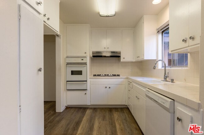 Building Photo - 1538 Stanford St