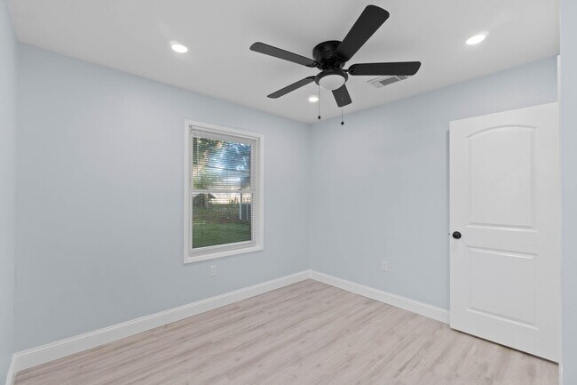 Building Photo - 19 Eglin St