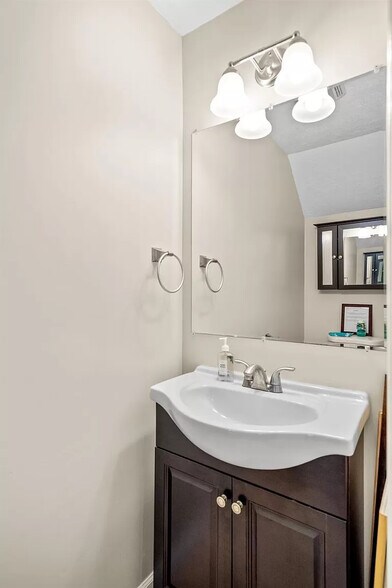 Building Photo - 127 Birdseye View Dr