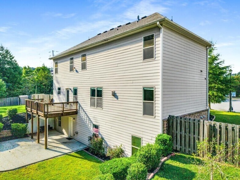 Building Photo - 310 Big Creek Way