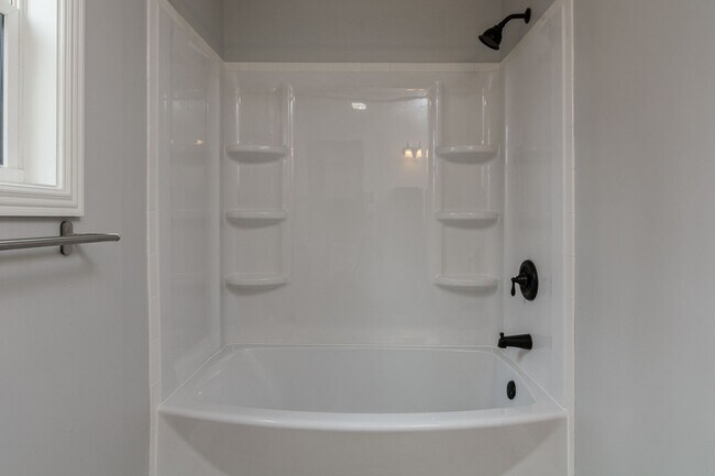 Building Photo - Central AVL - Beautiful 3/2 Cape Cod
