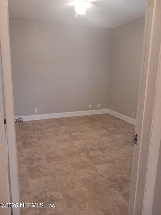 Building Photo - 451 Duray St