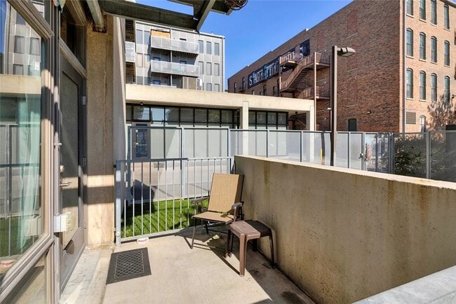 Building Photo - Modern 2-Bedroom, 2-Bathroom Condo – Prime...