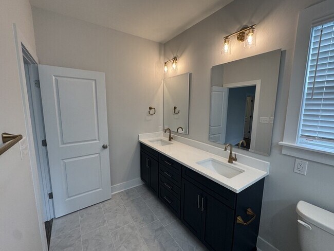 Building Photo - 3 Bed 2.5 Bath Brand New Townhome