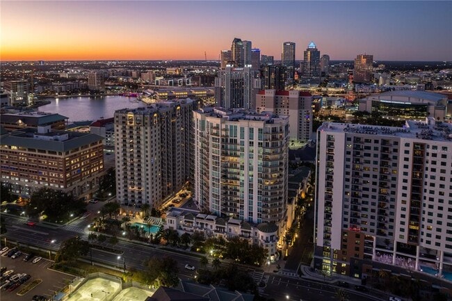 Building Photo - 450 Knights Run Ave