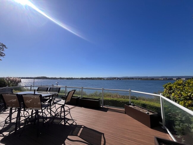 Building Photo - STUNNING 3 bed 2.5 bath Condo on the Colum...