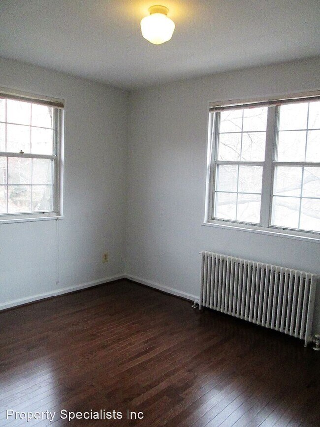 Building Photo - 1427 N Nash St