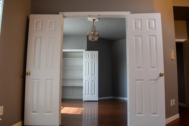 Building Photo - 409 Royal Crest Dr
