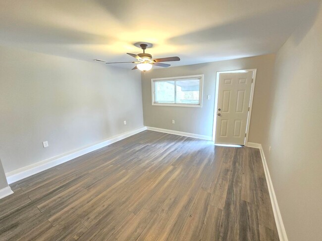 Building Photo - Newly Renovated 3 Bed 1 Bath Home In Balti...