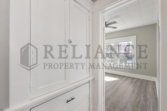 Building Photo - 152 S Estelle St