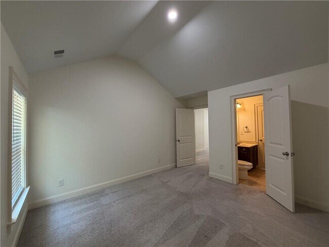 Building Photo - 4805 Carriage Bridge Ln