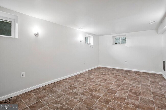 Building Photo - 508 Cording Ave